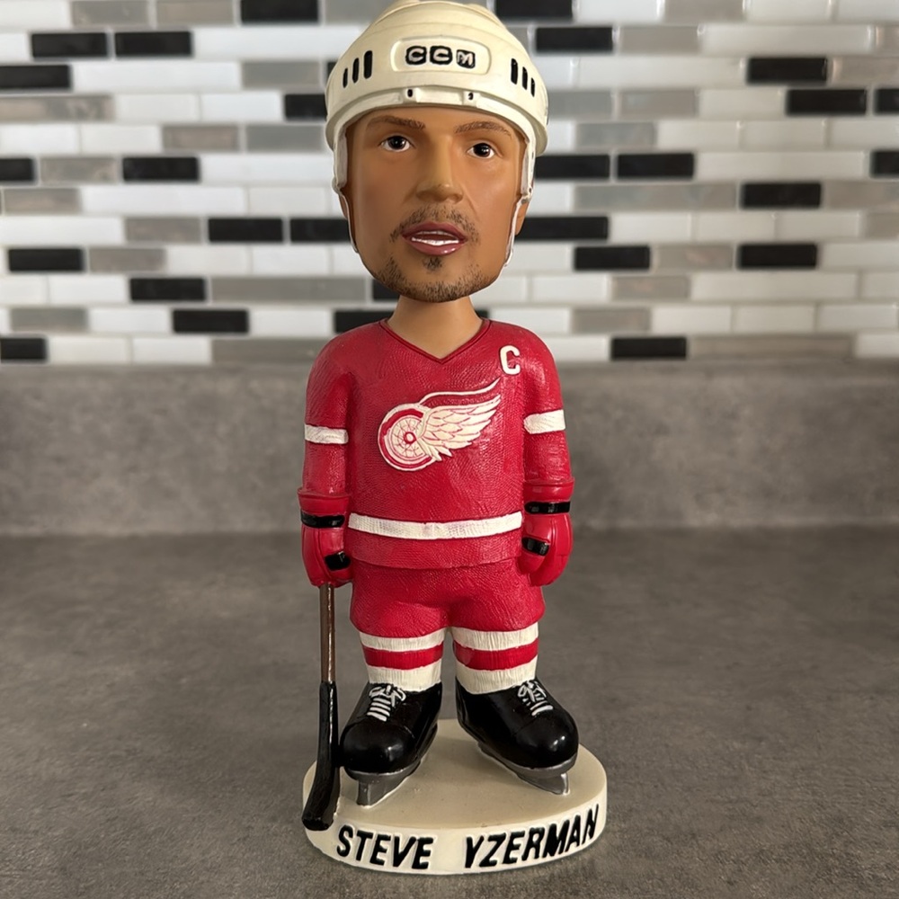 Steve Yzerman Collectible Series Bobblehead / 2001-2001 / NHL - Picture 6 of 10